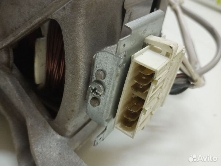 Двигататель стиральной машины Indesit/Ariston