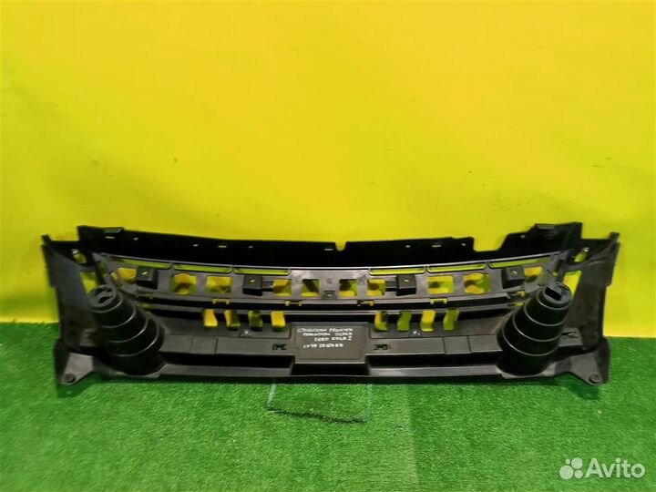 Кронштейн решетки радиатора Ford Kuga 2 CBS 2011