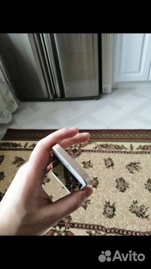 iPhone SE, 32 ГБ