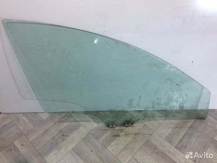 Стекло двери переднее правое Mazda 3 BK