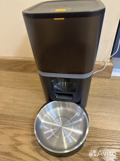 Автоматическая кормушка для кошек и собак