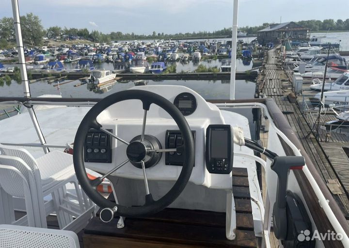 Установка оборудования на лодки катера