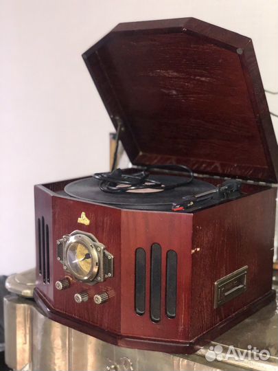 Виниловый проигрыватель