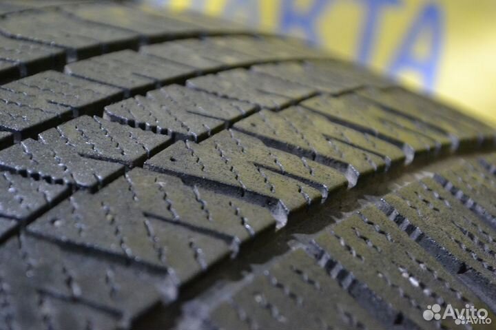 Bridgestone Blizzak VRX2 225/50 R18