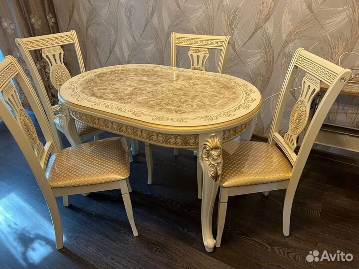 Кухонный стол и стулья
