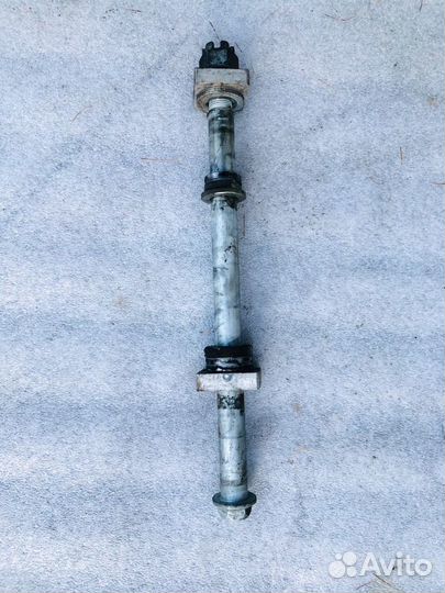 Kawasaki ER6N 2013 ось заднего колеса