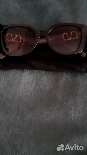 Солнцезащитные очки фирма valentino