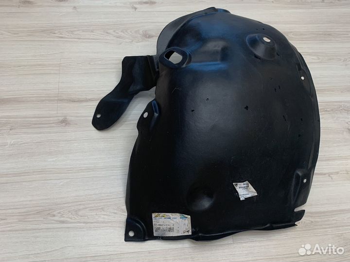 Подкрылок renault megane III 08- LH передняя часть