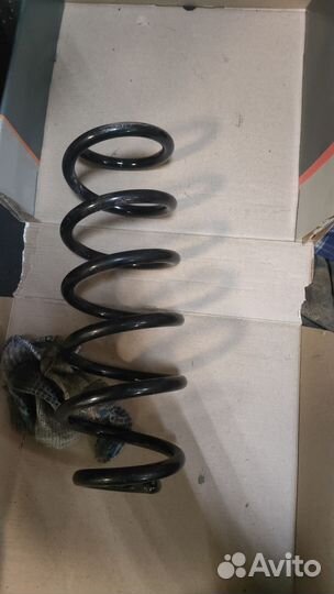 Renault logan пружина