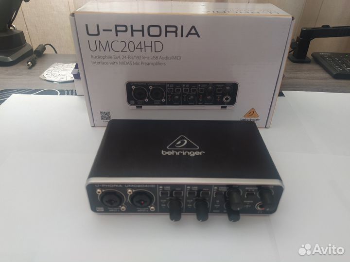 Внешняя звуковая карта behringer UMC204HD