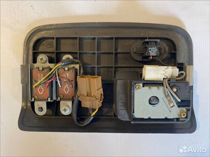 Плафон внутреннего освещения Nissan Maxima