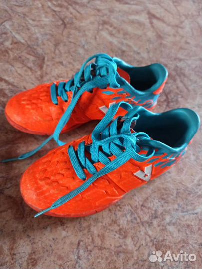 Бутсы футбольные сороконожки