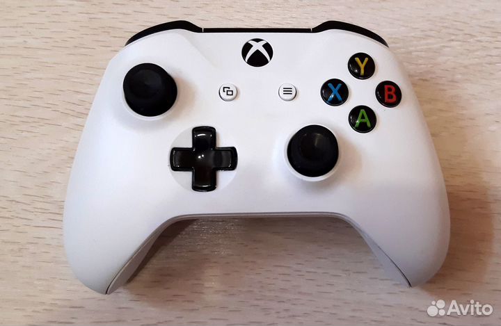 Xbox One S 500Гb б/у с гарантией 3 месяца