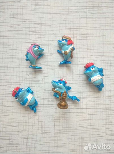 Акулы из Киндер сюрприза