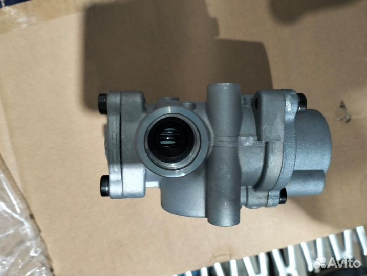 Клапан ускорительный ABS WG9000360515