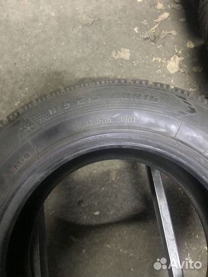 Goodyear UltraGrip 500 215/70 R16