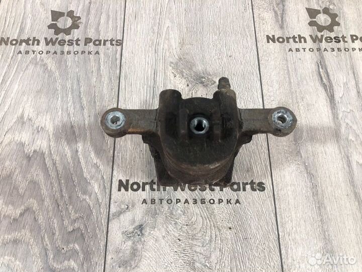 Суппорт передний правый Suzuki Swift 4 хэтчбек