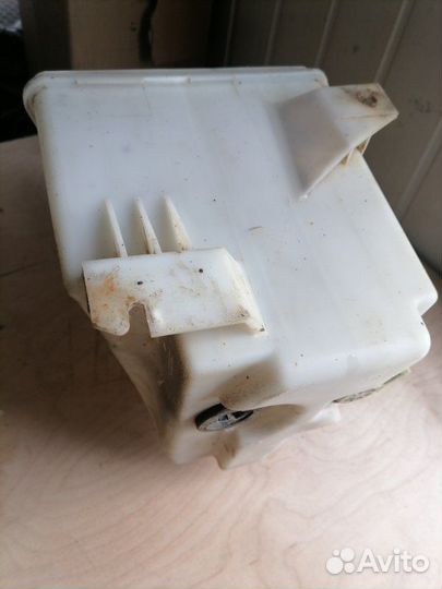 Бачок омывателя лобового стекла в сборе Nissan