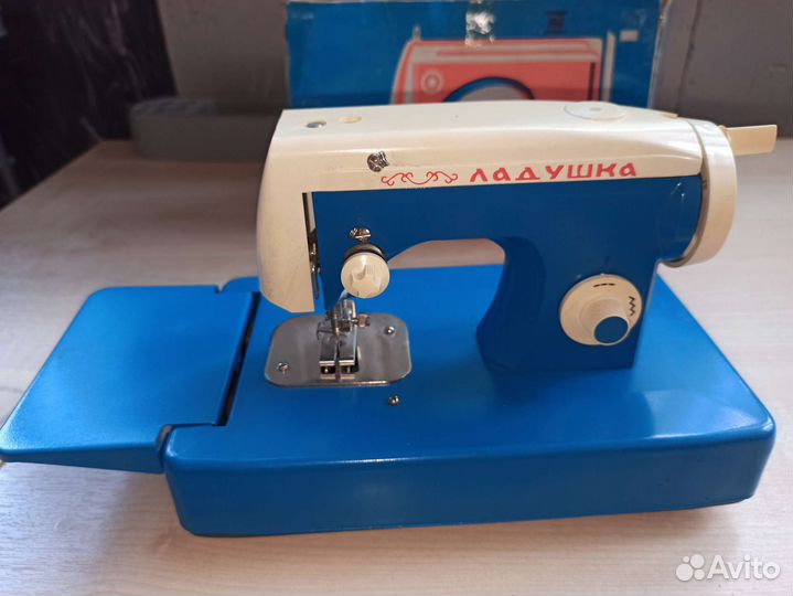 Швейная машинка Ладушка СССР