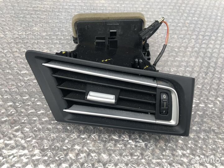 Дефлектор торпедо правый BMW 7 F01 F02