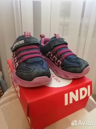 Кроссовки для девочки, 29р