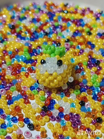 Фигурка кот в костюме ананаса из бисера