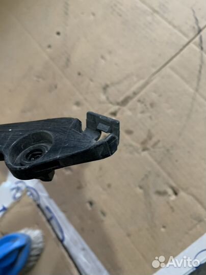 Крепление заднего бампера Toyota Crown Athlete