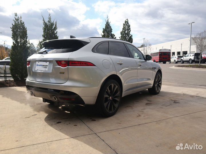 В разборе Jaguar F-pace 2020 года на запчасти