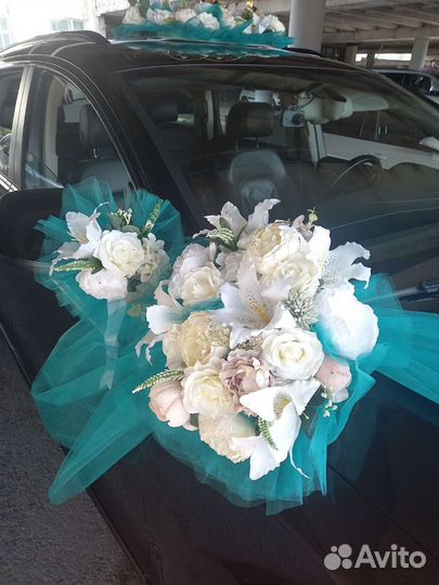 Свадебное украшение кольца на машину