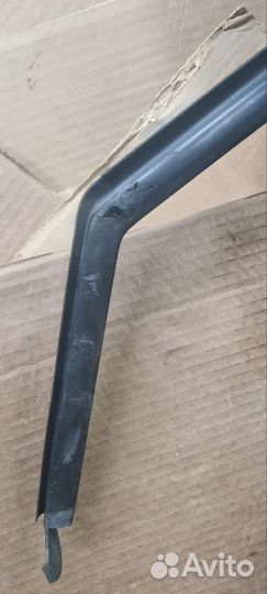 Уплотнитель стекла двери левый рено каптюр