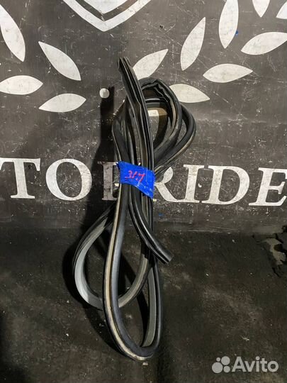 Задняя правая резинка дверного проема Chevrolet La