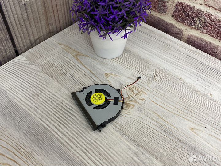 Кулер охлаждения ноутбука DC28000C8F0