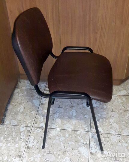 Стул офисный кожаный практически новый