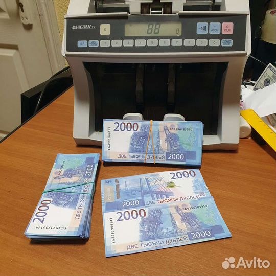 1 Пачка купюр номиналом 2000 дублей