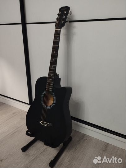 Акустическая гитара