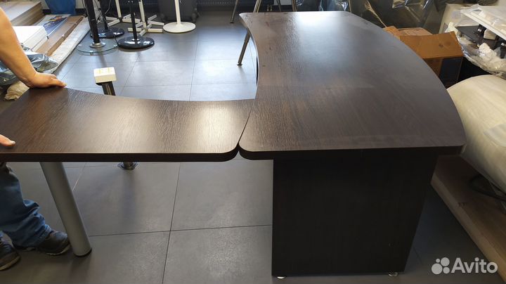 Офисный стол