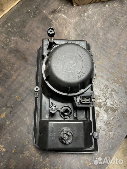 Фара левая ваз 2105