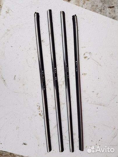 Молдинг стекла двери Nissan Maxima Cefiro A33