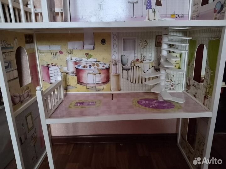 Большой кукольный домик