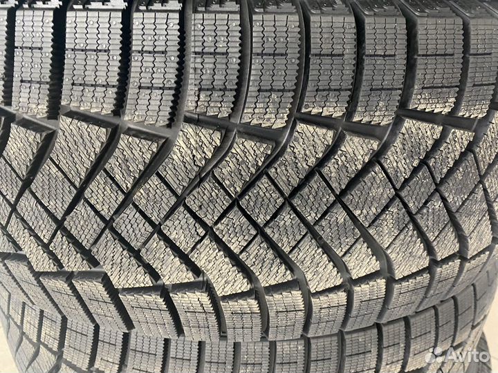 Pirelli Ice Zero FR 235/55 R19 105H