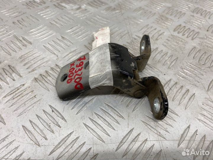 Б/У петля двери передний правый Hyundai Solaris 1