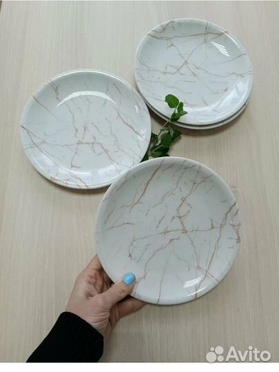 Сервировочный набор тарелок. Фарфор