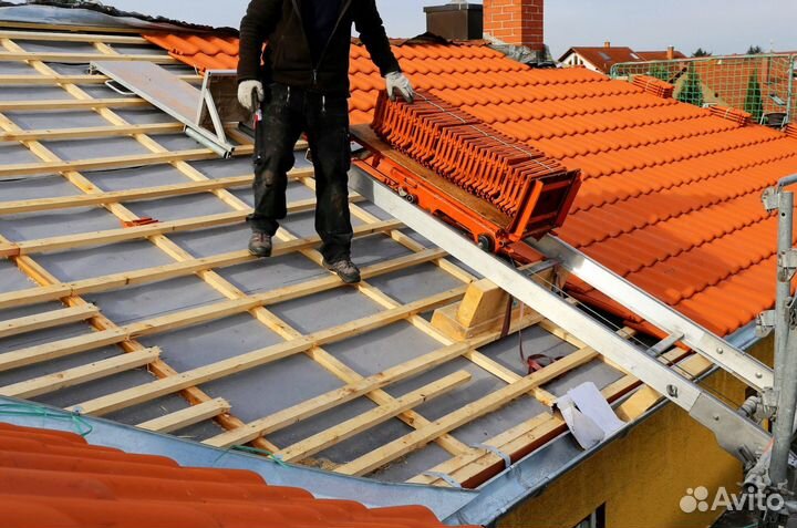 Кровельные работы / бригада строителей