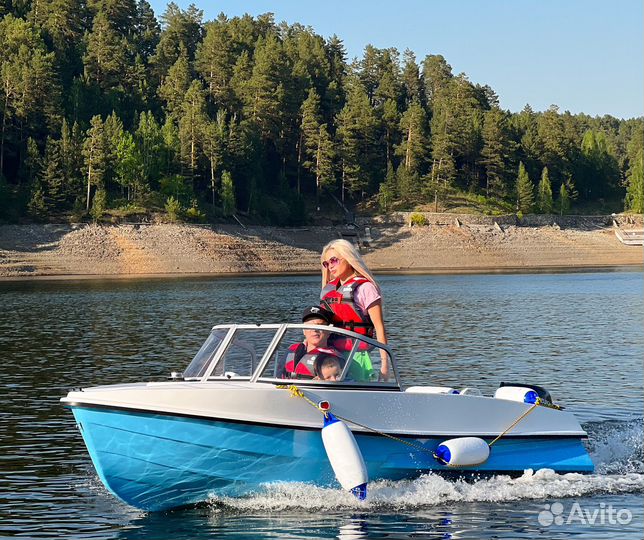 Прогулки по красноярскому морю на катере