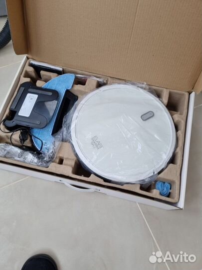 Робот-пылесос elari SmartBot white белый