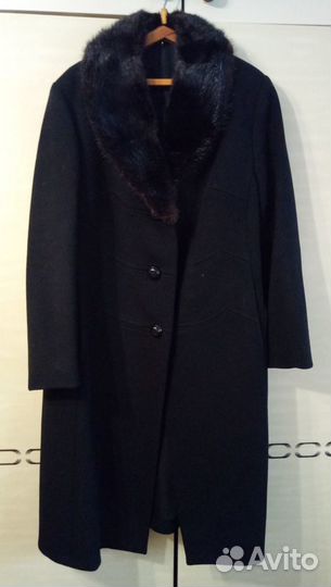 Пальто деми фирмы «Martinus» с меховым воротником