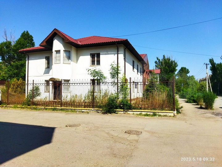 Здание, 990.2 м²