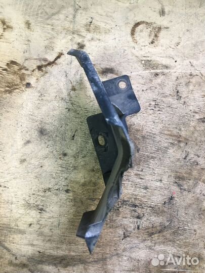 Дефлектор радиатора правый Mazda CX 7