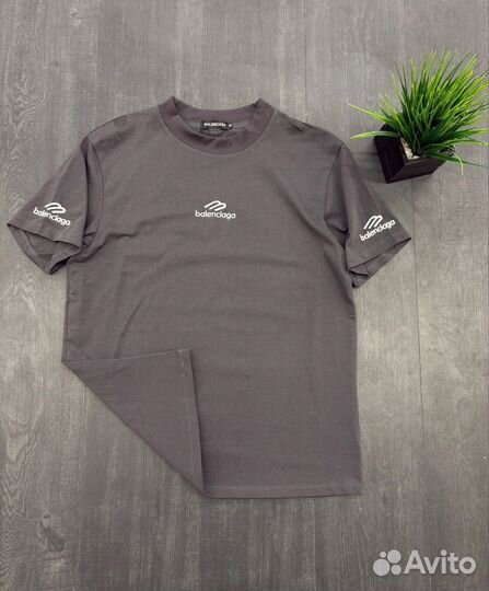Футболка Balenciaga
