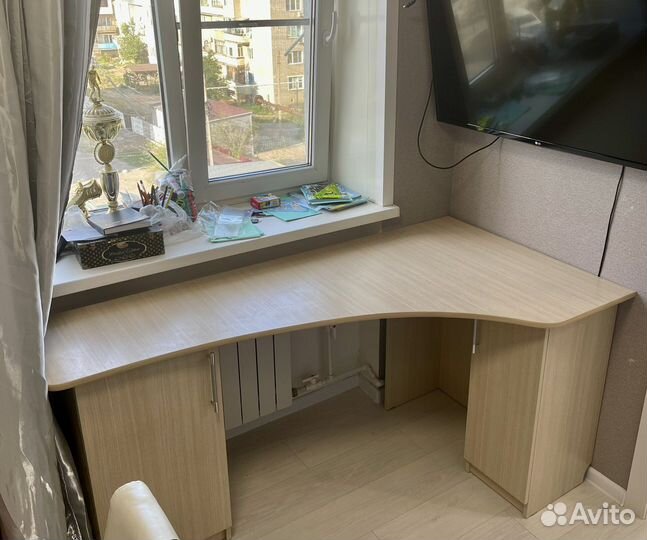 Письменный стол